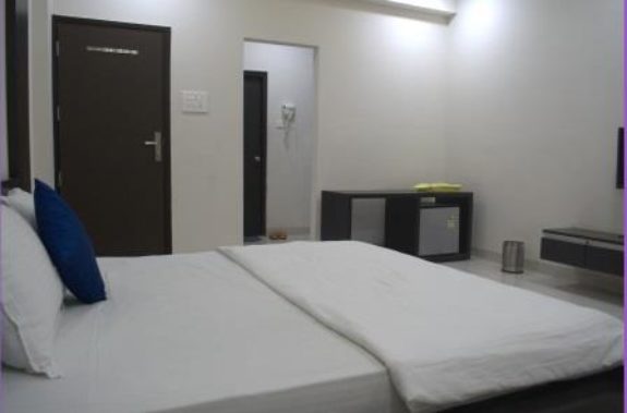 Room (7)
